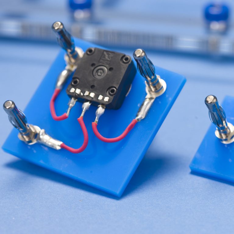 Experimentiersatz ELEKTRIK 7 - MEKRUPHY GmbH